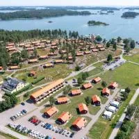 Skärgårdsbyn S:t Anna，位于Mon的酒店