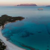 Spiaggia Bianca Pedra Rosa - Your House in Sardinia，位于阿兰奇湾城的酒店