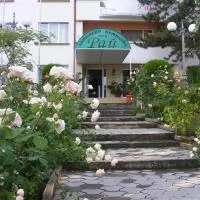 Paradise Hotel，位于Madzharovo的酒店