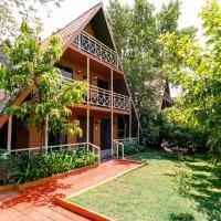 StayVista at Wooden House with Jacuzzi，位于Wada的酒店