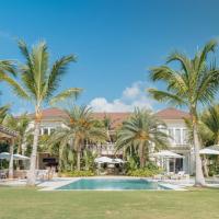 Luxurious fully-staffed villa with amazing view in exclusive golf & beach resort，位于蓬塔卡纳蓬塔卡纳国际机场 - PUJ附近的酒店