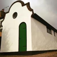 Old Fire Station - quaint and quirky little home，位于布兰登RAF勒肯黑斯机场 - LKZ附近的酒店