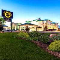 Gold Circle Inn，位于劳埃德明斯特劳埃德明斯特机场 - YLL附近的酒店