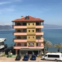 HOTEL RESTORANT LEZA，位于Lin的酒店