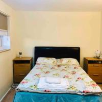 Private room 4-5 minutes drive to Luton Airport，位于卢顿伦敦卢顿机场 - LTN附近的酒店