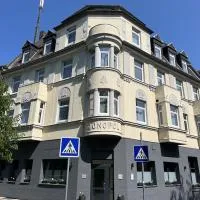 Hotel Monopol，位于希尔登的酒店