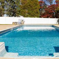 Private Heated Pool - Sparkling Oasis Near Newport & Navy, 4bd 3ba，位于米德尔敦Newport State (Rhode Island) - NPT附近的酒店