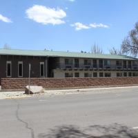 Bell & Main Alamosa Studio Suite-Walking distance to downtown，位于阿拉莫萨San Luis Valley Regional Airport - ALS附近的酒店