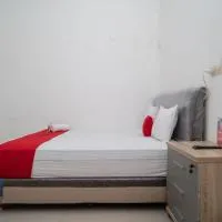RedDoorz near RS Mitra Keluarga Waru，位于Waru的酒店