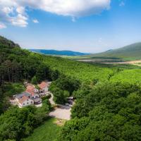 Rókabérc Vadászház Hotel，位于艾尔德贝涅的酒店