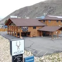 The Antler Lodge - Gardiner，位于加德纳的酒店