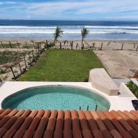 New Beachfront Villa in Playa Blanca，位于锡瓦塔塔内霍伊斯塔帕·芝华塔尼欧国际机场 - ZIH附近的酒店