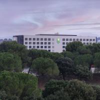 Holiday Inn Barcelona - Sant Cugat, an IHG Hotel，位于圣库加特德尔瓦勒斯的酒店