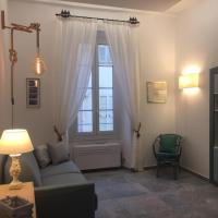 Charmant Studio avec Mezzanine, Climatis&eacute;, au C&oelig;ur de Menton, Proche Plages et Commerces - FR-1-196-300，位于芒通的酒店
