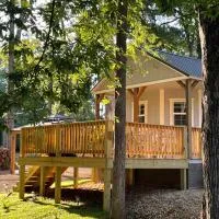Cozy Cabin in Crestwood Subdivision，位于Avinger的酒店