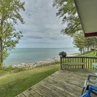 Lakefront Cottage Near Wineries + State Parks!，位于米尔斯的酒店