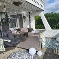 Bergen Apartment with Fjord View，位于Isdalsstø的酒店