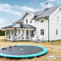 Beautiful Home In Karlstad With Wifi And 4 Bedrooms，位于卡尔斯塔德Karlstad Airport - KSD附近的酒店