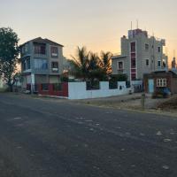 NeelRatna Homestay，位于舍地Shirdi Airport - SAG附近的酒店