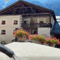 Hotel Chasa Chalavaina - Historisches Hotel des Jahres 2024，位于米施泰尔的酒店