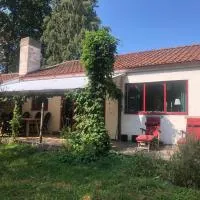 Gatehouse at unique farm, neighbour to yaks & emus，位于赫尔的酒店