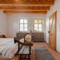 Viscri 32 - White Barn and Blue House，位于维斯克里的酒店