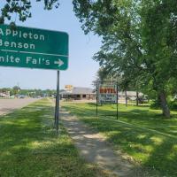 Fiesta City Motel，位于MontevideoSouthwest Minnesota Regional (Marshall/Ryan Field) - MML附近的酒店