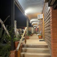 乡间小路汽车旅馆，位于纳兰德拉Narrandera Airport - NRA附近的酒店