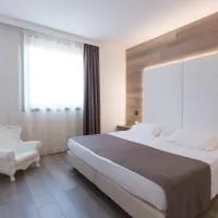 City Hotel & Suites,位于福利尼奥的酒店