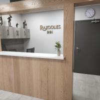 Razoolies Inn，位于斯蒂芬维尔斯蒂芬维尔国际机场 - YJT附近的酒店