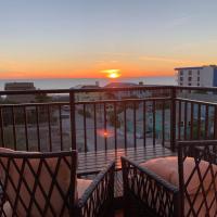 Two Bedroom Condo With Views Of The Beach & Gulf，位于圣徒皮特海滩Madeira Beach 的酒店