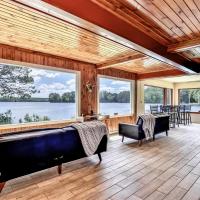 Timber Lodge Retreat，位于RhinelanderRhinelander-Oneida County - RHI附近的酒店