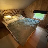 Rauvassgården, romslig, 5 sov, kjøkken, WiFi,位于Raudvatnet的酒店