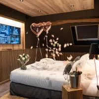 Le Studio des Prés Verts Suite Design avec Jacuzzi Privatif，位于Jouey的酒店