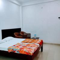 Kumbh Prayag Guest House By WB Inn，位于LukerganjAllahabad Airport - IXD附近的酒店