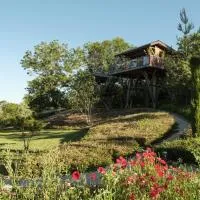 Le Domaine des Prés Verts Suites & Chambres avec Jacuzzi Privatif，位于Jouey的酒店