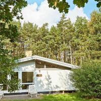 Cozy Holiday Home in Aakirkeby Bornholm near the Sea，位于维斯特索马肯的酒店