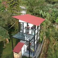 Cristal House Glamping at Villa Migelita Ecolodge，位于La Buitrera的酒店