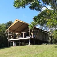 Silk Pavilions Glamping，位于Mount Burrell的酒店