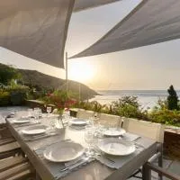 Seabreeze house by the sea by Andros Villas Collection，位于Steniaí的酒店