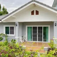 New Home Gบ้านเดี่ยวสร้างใหม่ ใกล้ทะเล ตัวเมืองระยอง，位于Ban Chak Phai的酒店