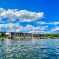 Holiday Inn Detroit Lakes - Lakefront by IHG,位于底特律莱克斯的酒店