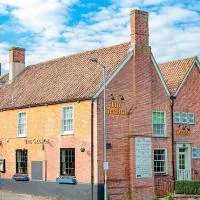 The George Hotel, Dereham,位于东迪勒姆的酒店