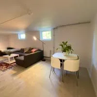 Newly renovated apartment - Strängnäs, Ekorrvägen，位于斯特兰奈斯的酒店