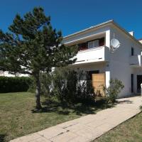 Apartments by the sea Pag - 11400，位于帕格的酒店