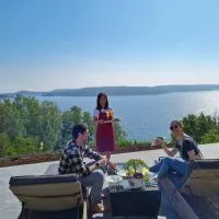 Nils Bastu Spa och Övernattningstuga，位于Tyresö的酒店