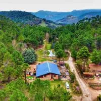 Chalet Esmeralda 3 d y 2 baños ZAFIRO LAGUNAZO Parque Natural Rio Mundo Riopar，位于里奥帕尔的酒店