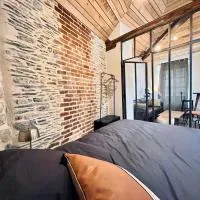 Les Suites de la Tour d'Embas，位于维特雷的酒店