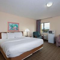 Norwood Inn & Suites Indianapolis East Post Drive，位于印第安纳波利斯Warren Township的酒店