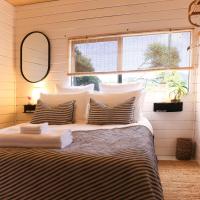 Boho Hill Apartment - Great Barrier Island Escape，位于Port Fitzroy的酒店